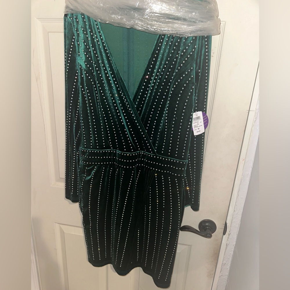 Plus size velvet green dress